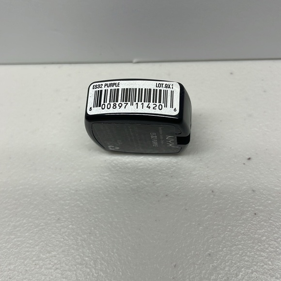 NYX Single Eyeshadow. ES32, purple - Picture 3 of 3